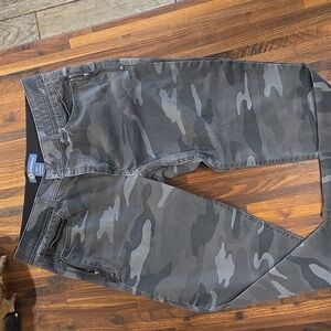 Democracy Absolution Camo Green Tan Jeggings Side Zippers Mid Rise Stretch